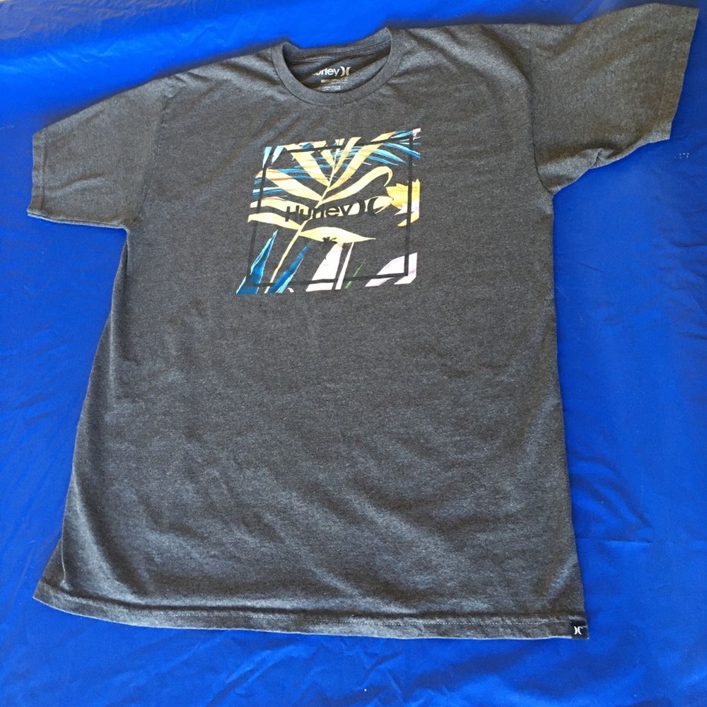 Grey Hurley T-shirt w/dope pattern and soft inside